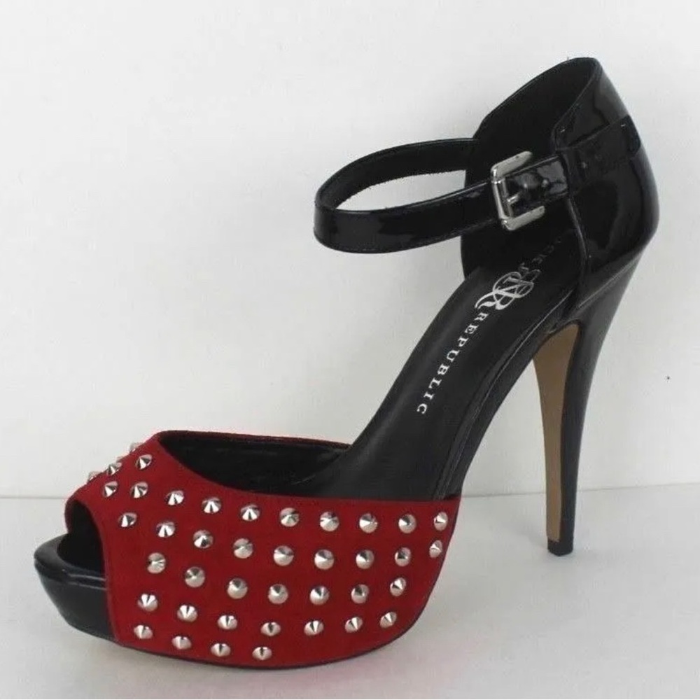 Sexy studded Pumps by R&R